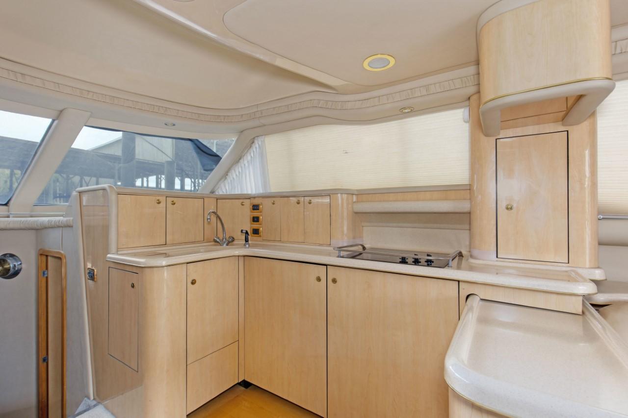 2001 48' Sea Ray 480 Tops Off Galley