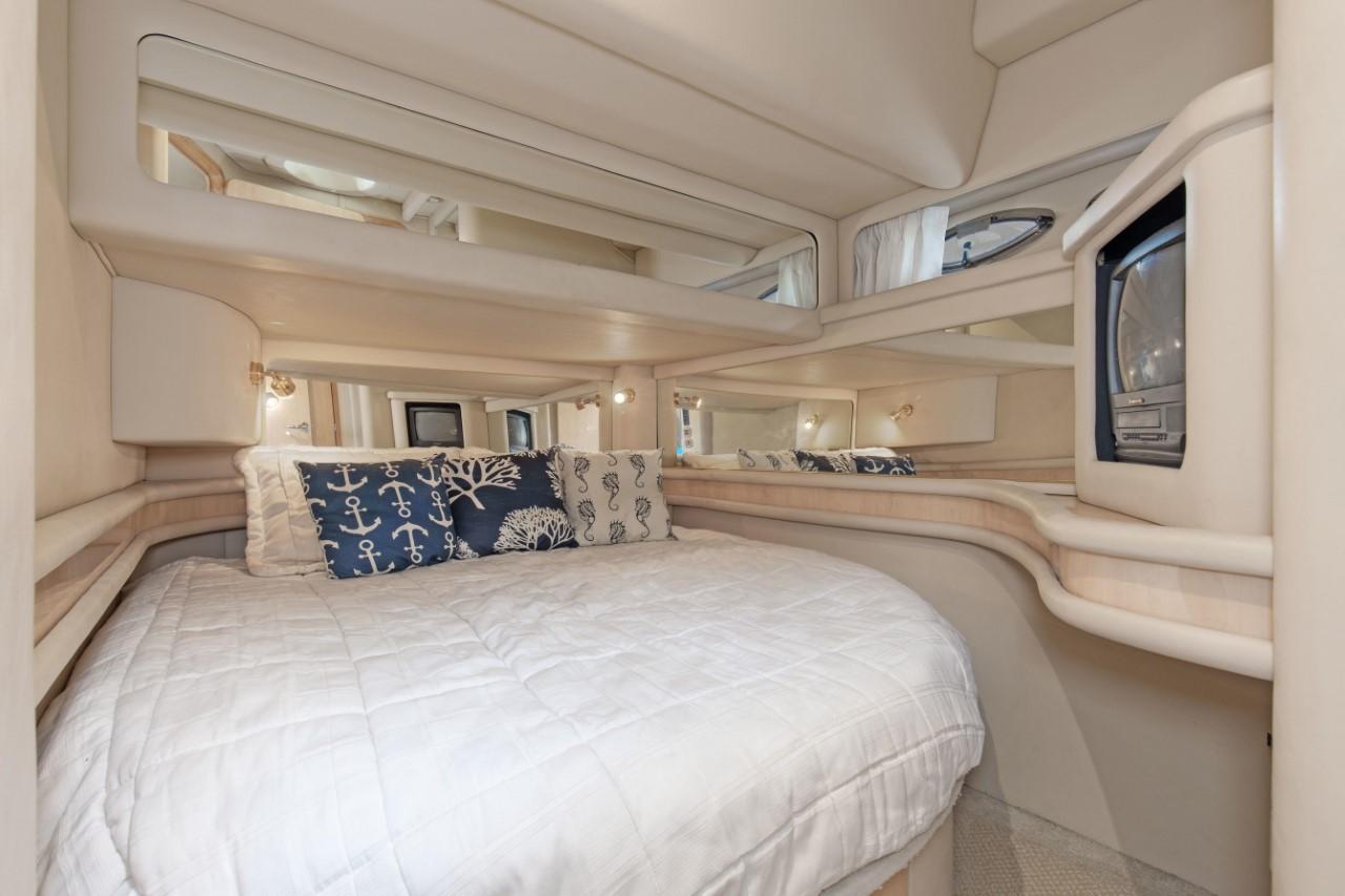 2001 48' Sea Ray 480 Tops Off Guest Stateroom 1