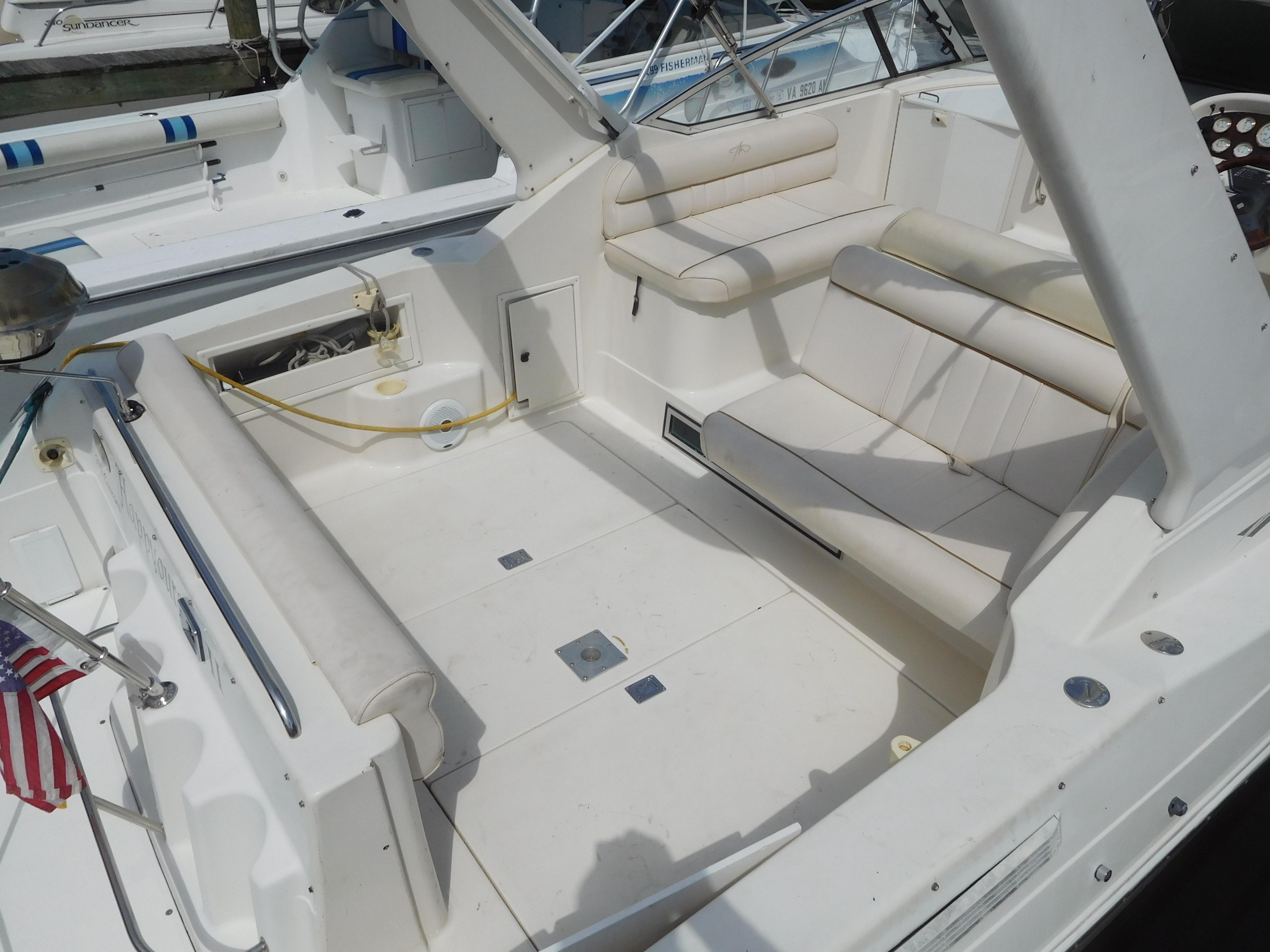 2000 Monterey 296 Cruiser | Dominion Yachts