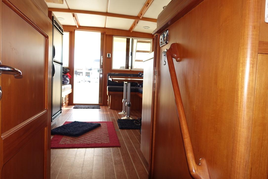 LOOKING AFT FROM MASTER