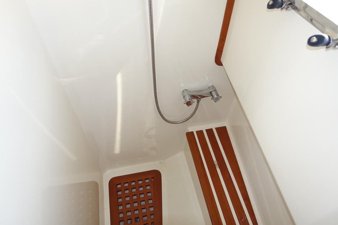 SHOWER - TO PORT