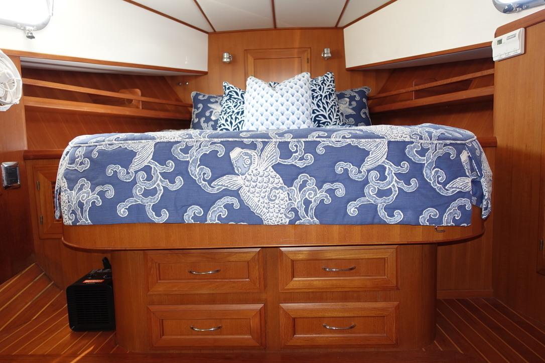 STORAGE UNDER MASTER BERTH