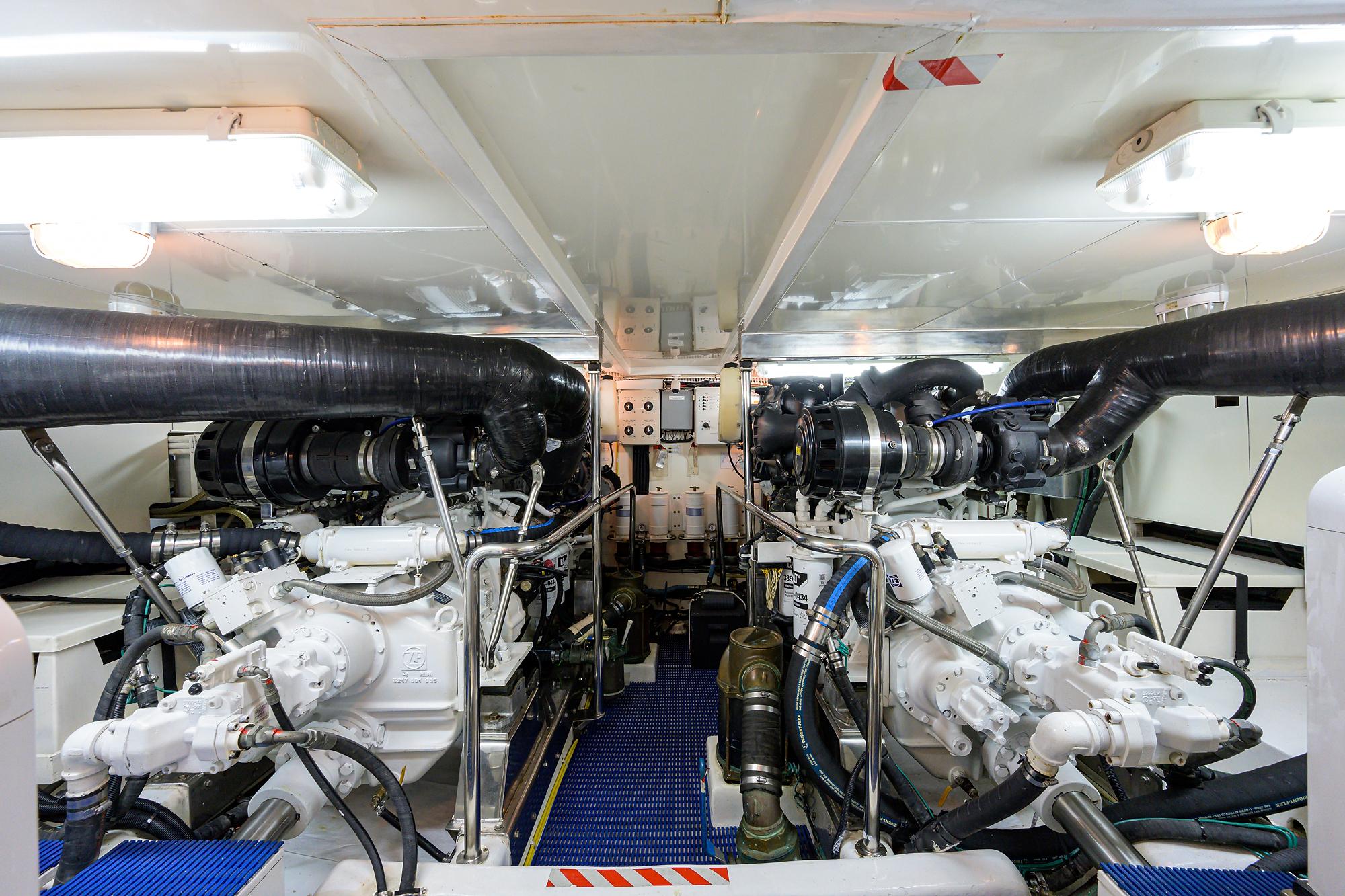 Ocean Alexander 65 G SHARP - Engine Room