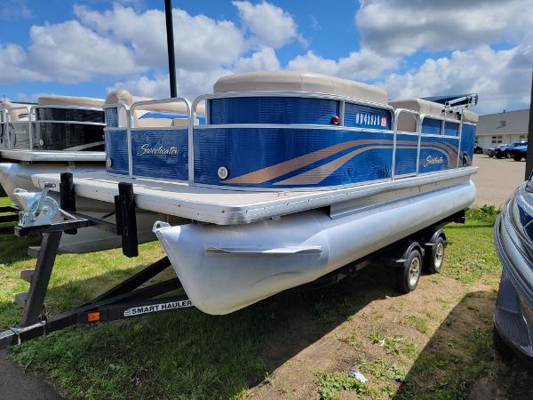 2013 Godfrey Pontoon boat for sale, model of the boat is SWEETWATER 2086 & Image # 1 of 16
