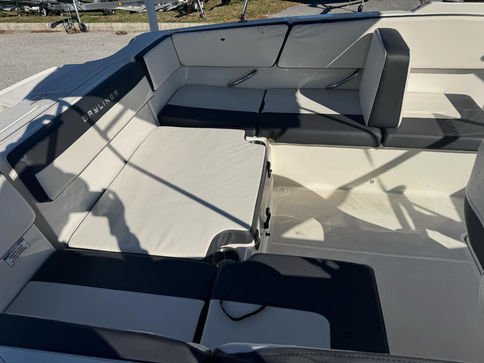 2021 Bayliner VR4 Bowrider OB-9