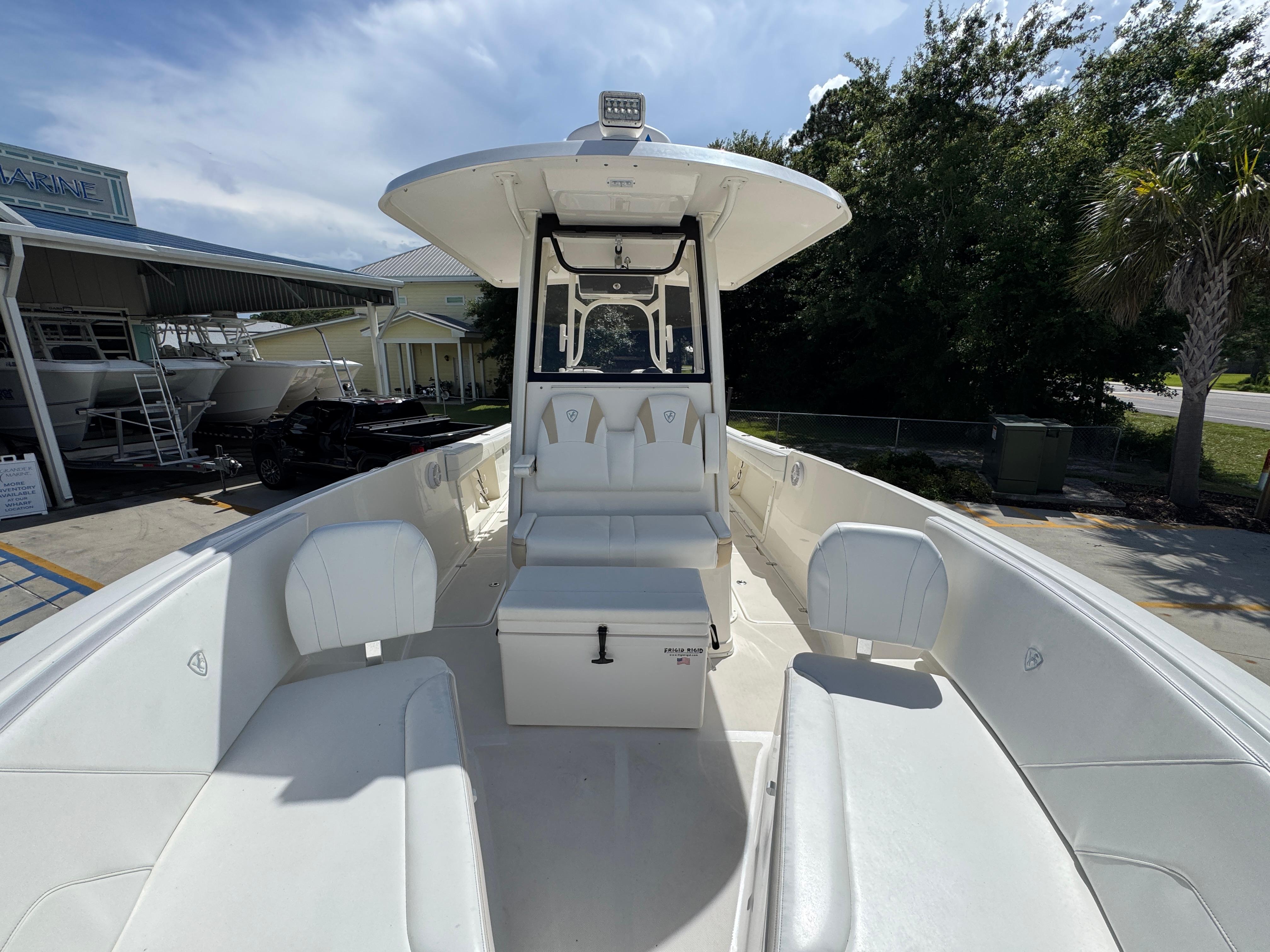 2021-century-2900-center-console-power-9841707-20250617082528538-1