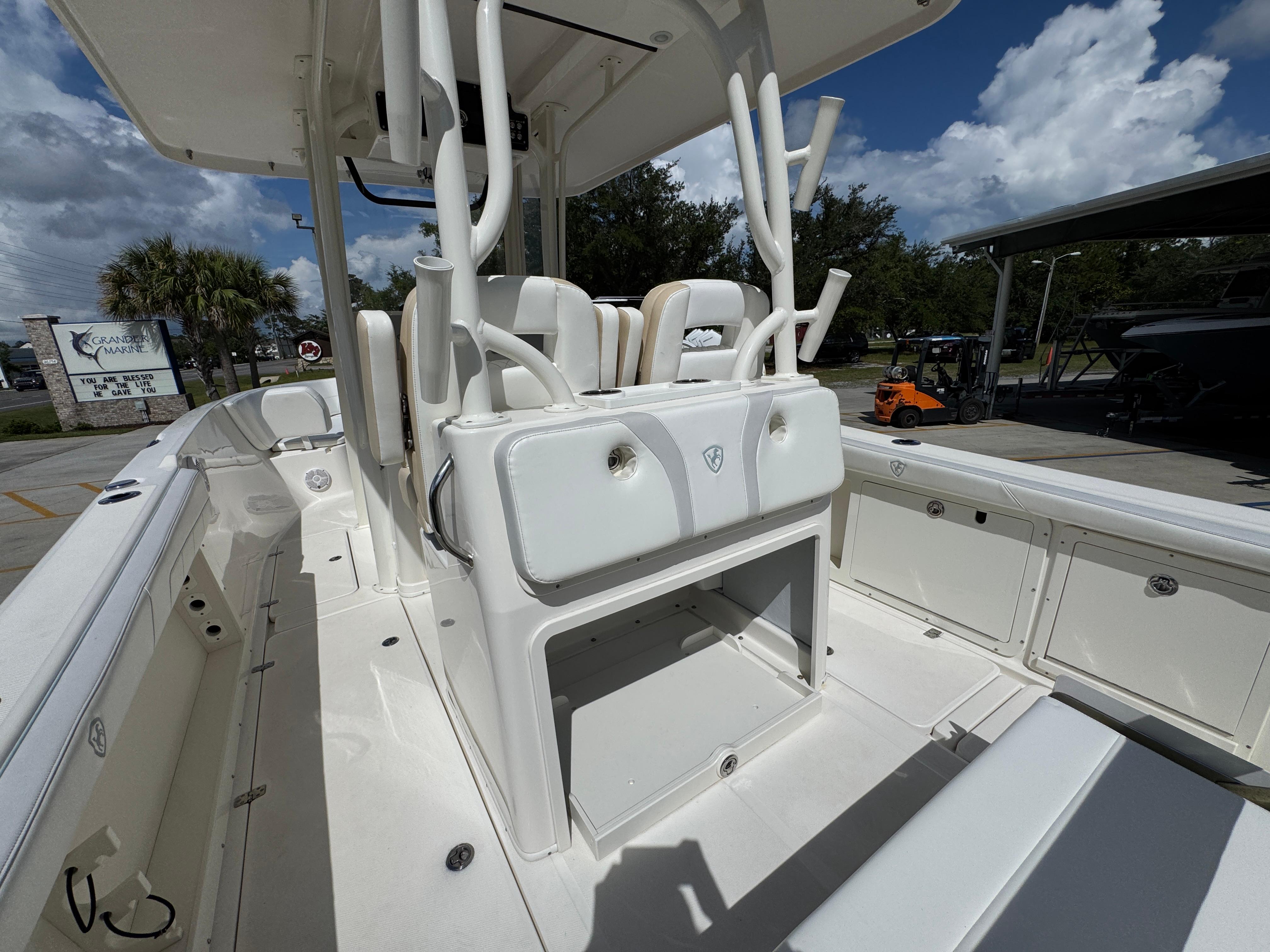 2021-century-2900-center-console-power-9841707-20250617082645215-1