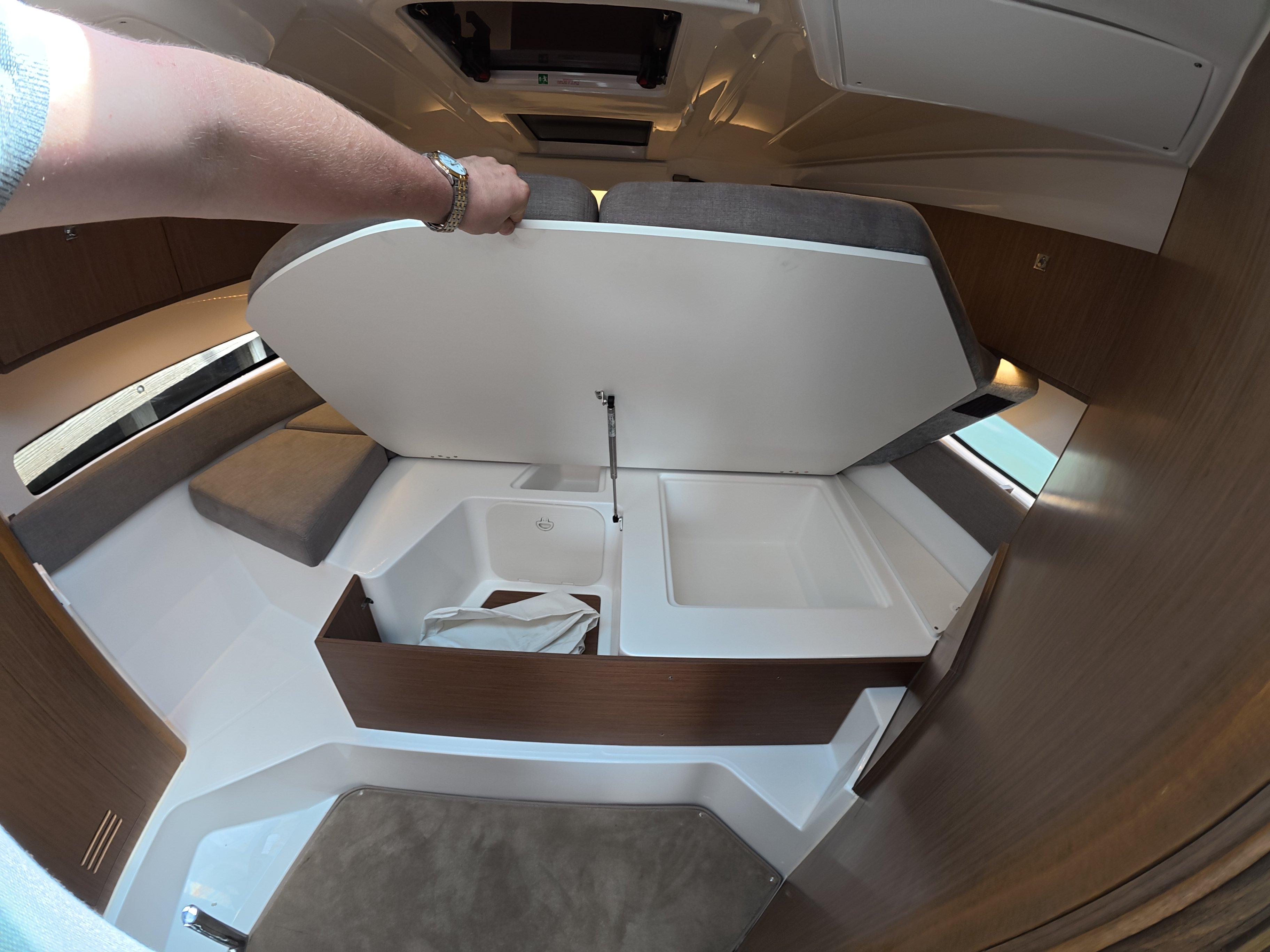 2023 Beneteau Antares 9-39