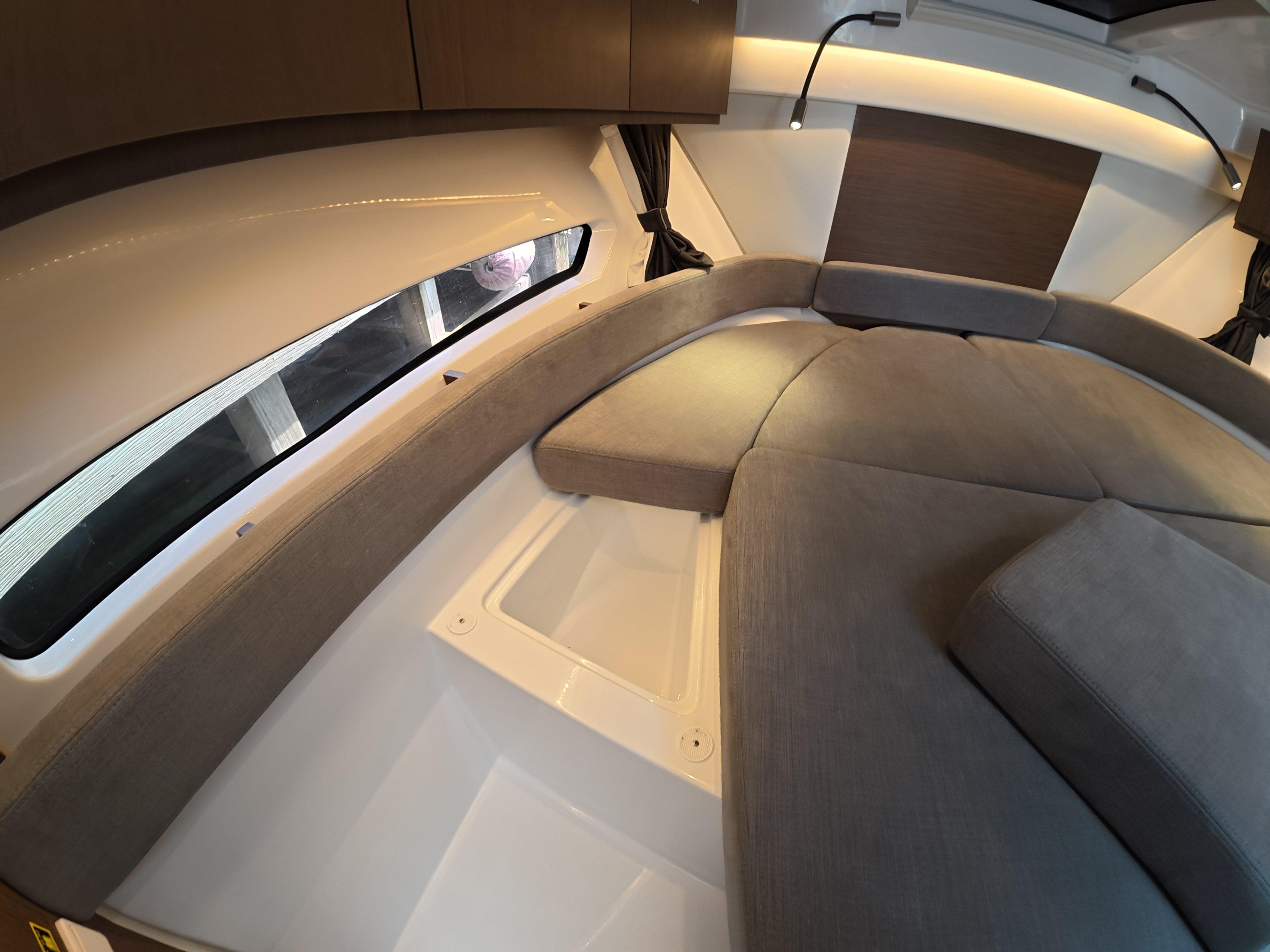 2023 Beneteau Antares 9-43