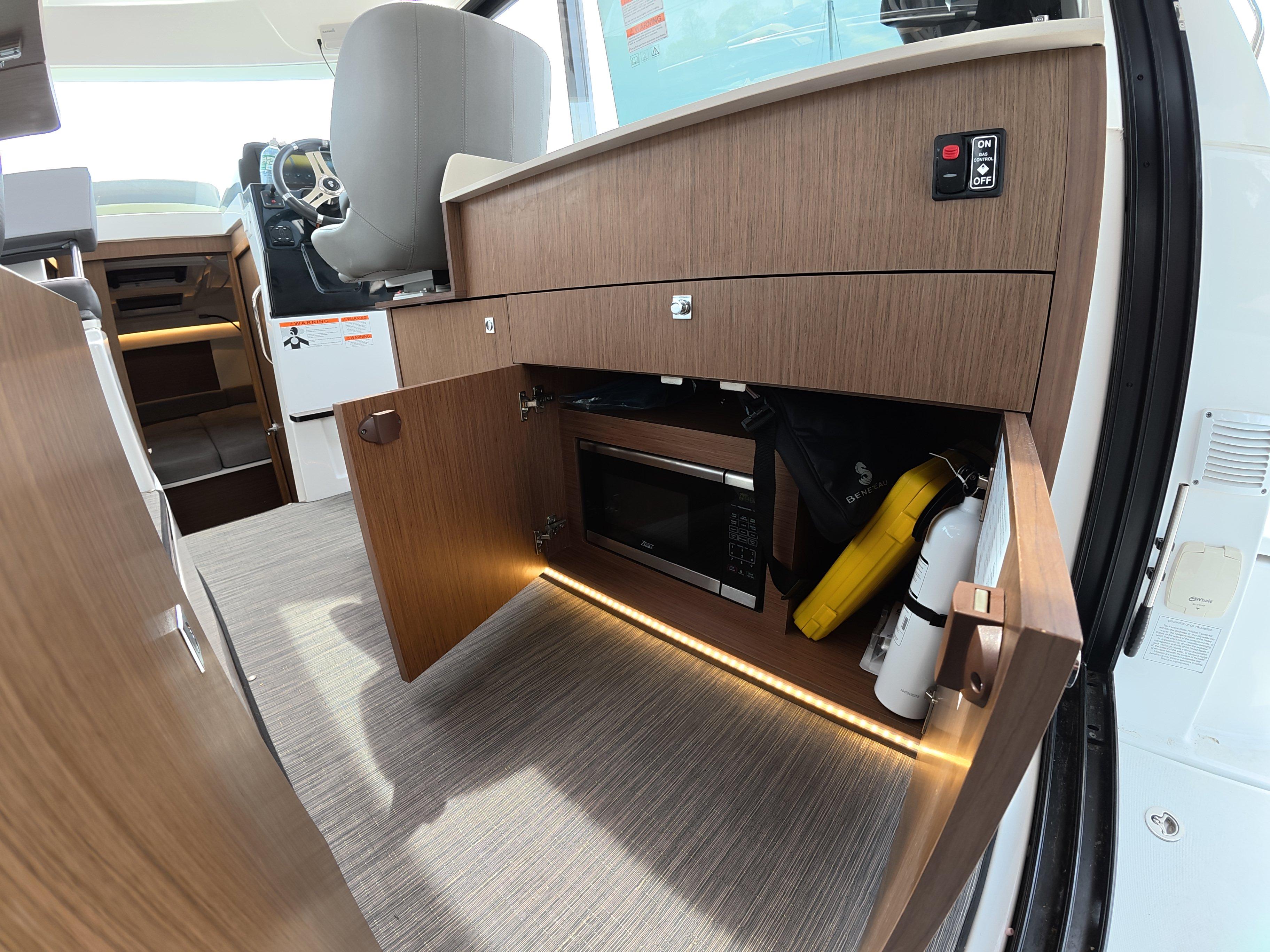 2023 Beneteau Antares 9-22