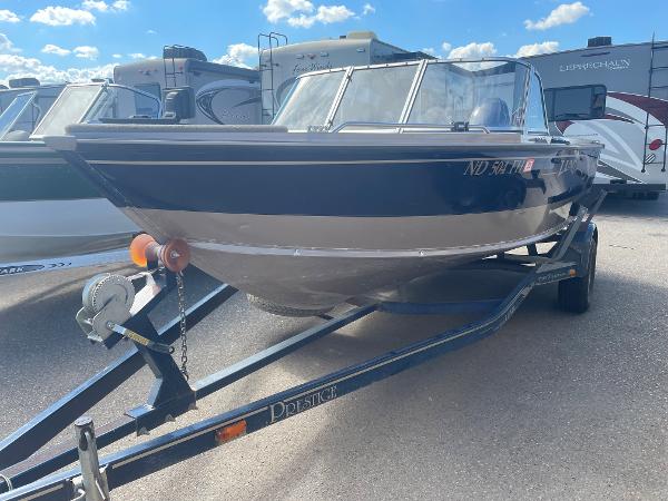 2000 Lund boat for sale, model of the boat is 1700 Adventure Fisherman & Image # 1 of 10