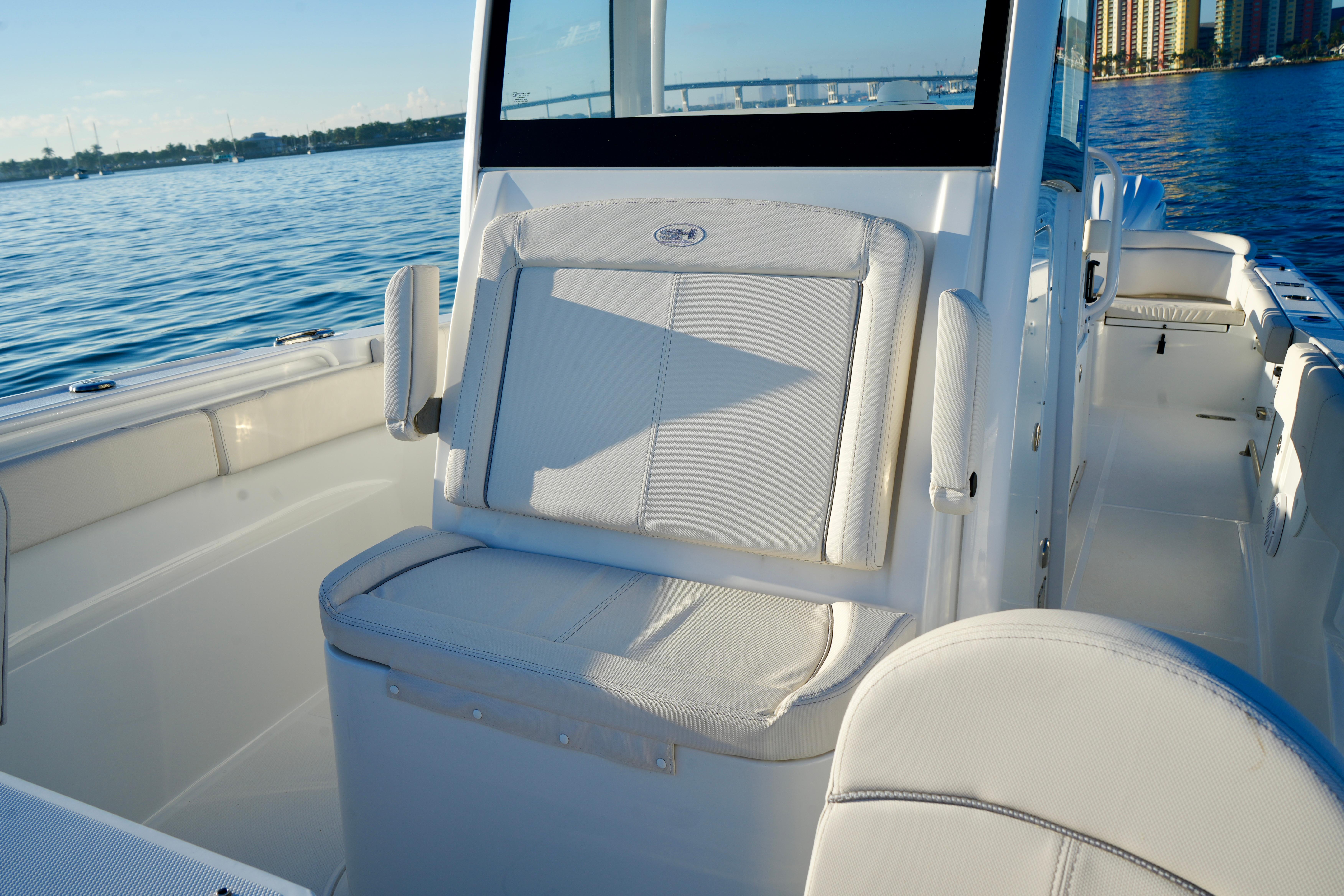 2024-sea-hunt-305-ultra-power-9681708-20250212130738646-1_XLARGE