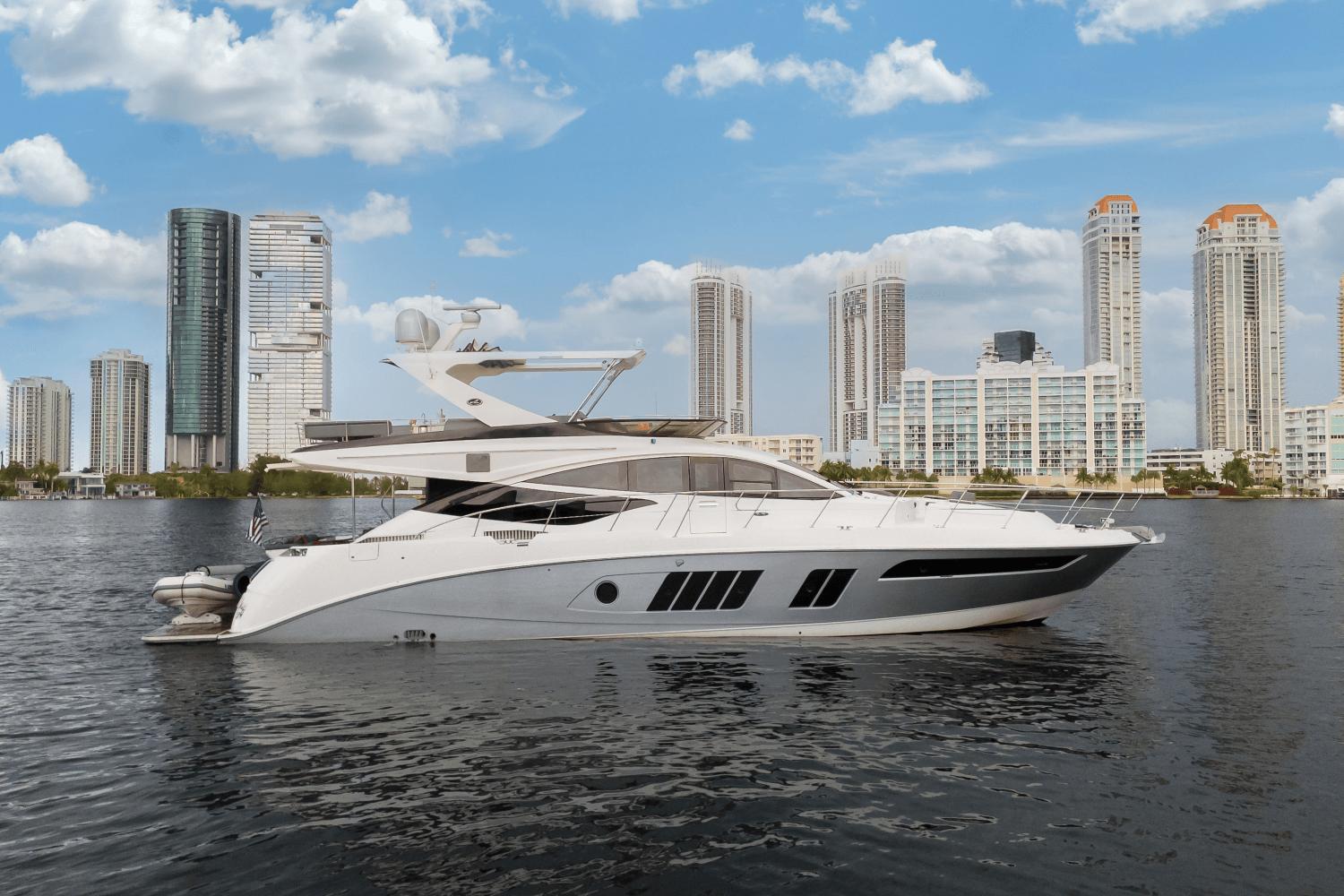 Sea Ray L650 Fly 2017 | HMY Yachts