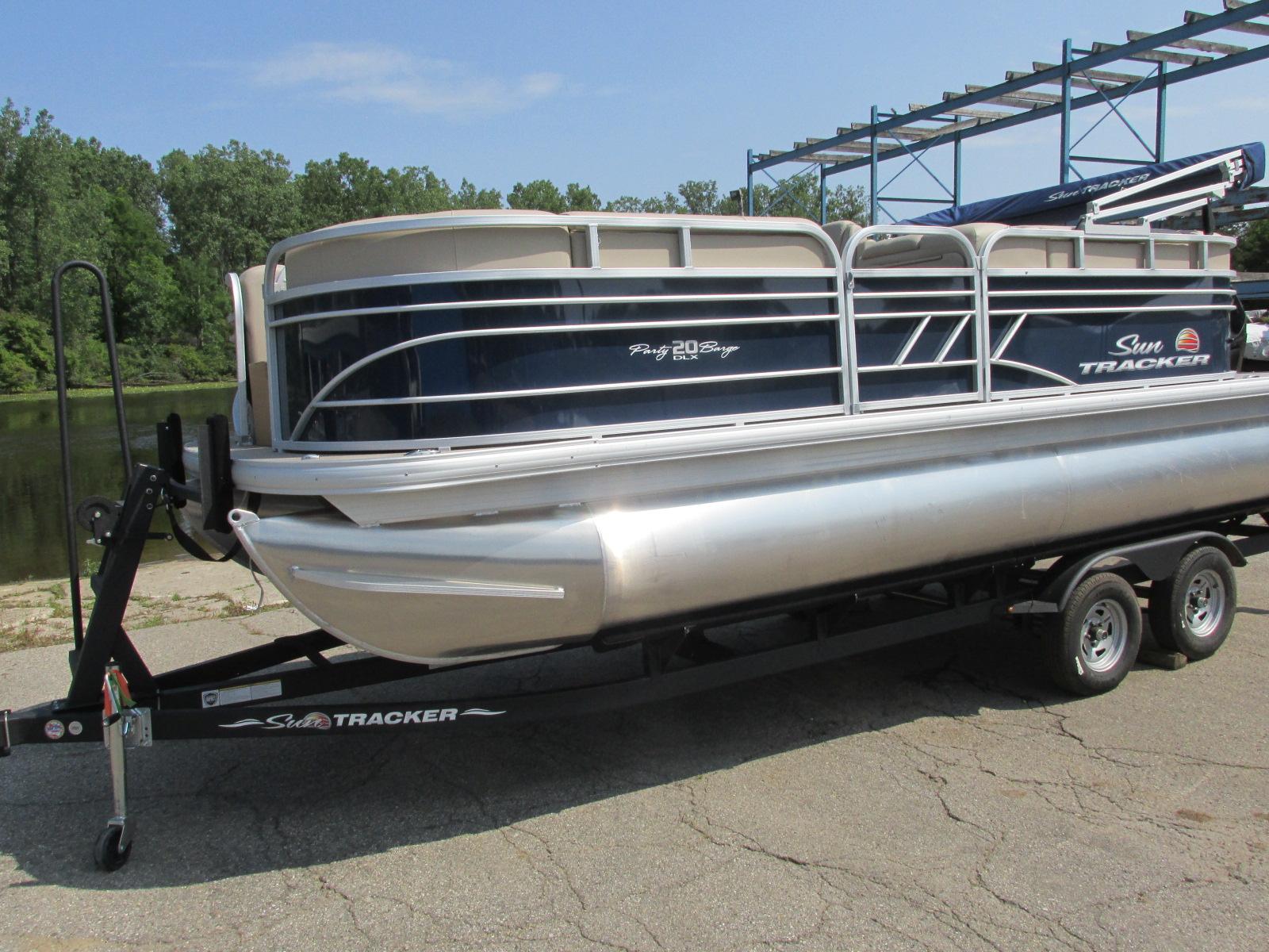 Sun Tracker Partybarge 20Dlx