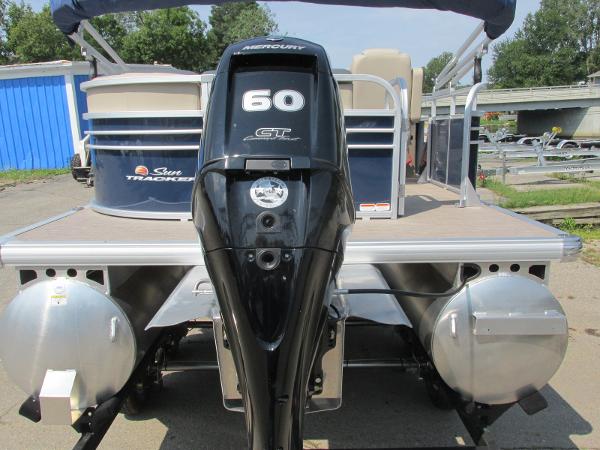 2021 Sun Tracker boat for sale, model of the boat is PARTYBARGE 20DLX & Image # 4 of 18