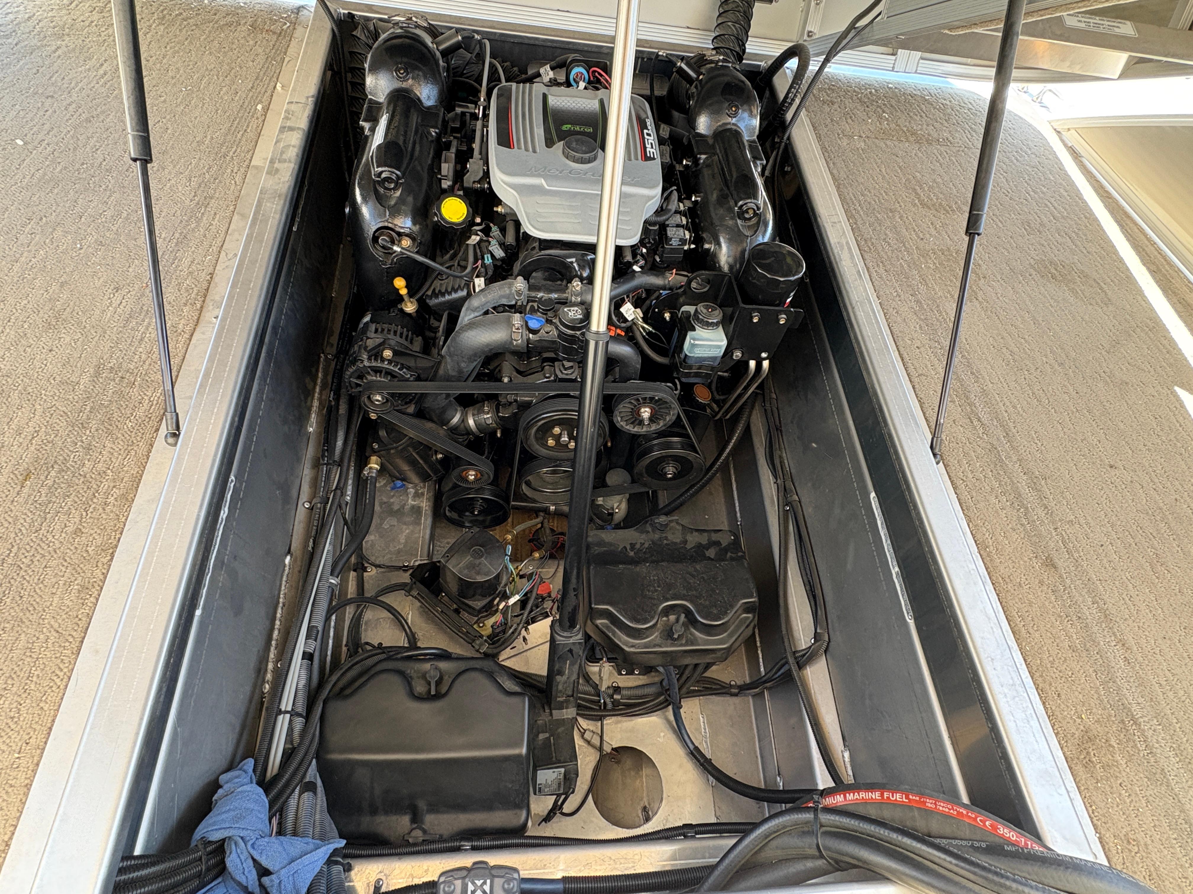 2013 Bennington 2575 RCW IO #TBRW7190 inventory image at Sun Country Marine Group, Lake Havasu City, AZ 2013 Bennington 2575 RCW IO #TBRW7190 inventory image at Sun Country Marine Group, Lake Havasu City, AZ