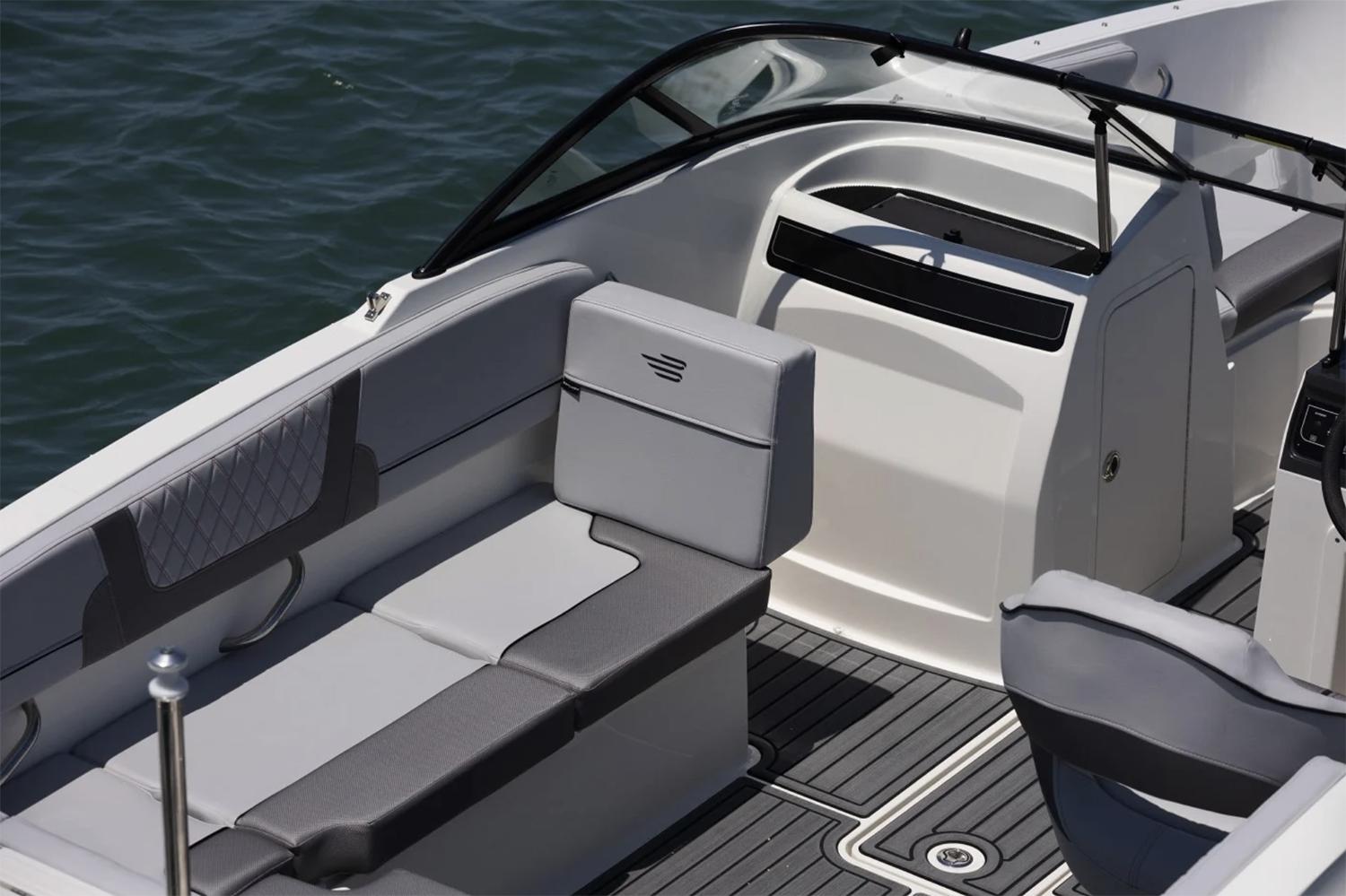 2025 Bayliner VR4 Bowrider OB-10