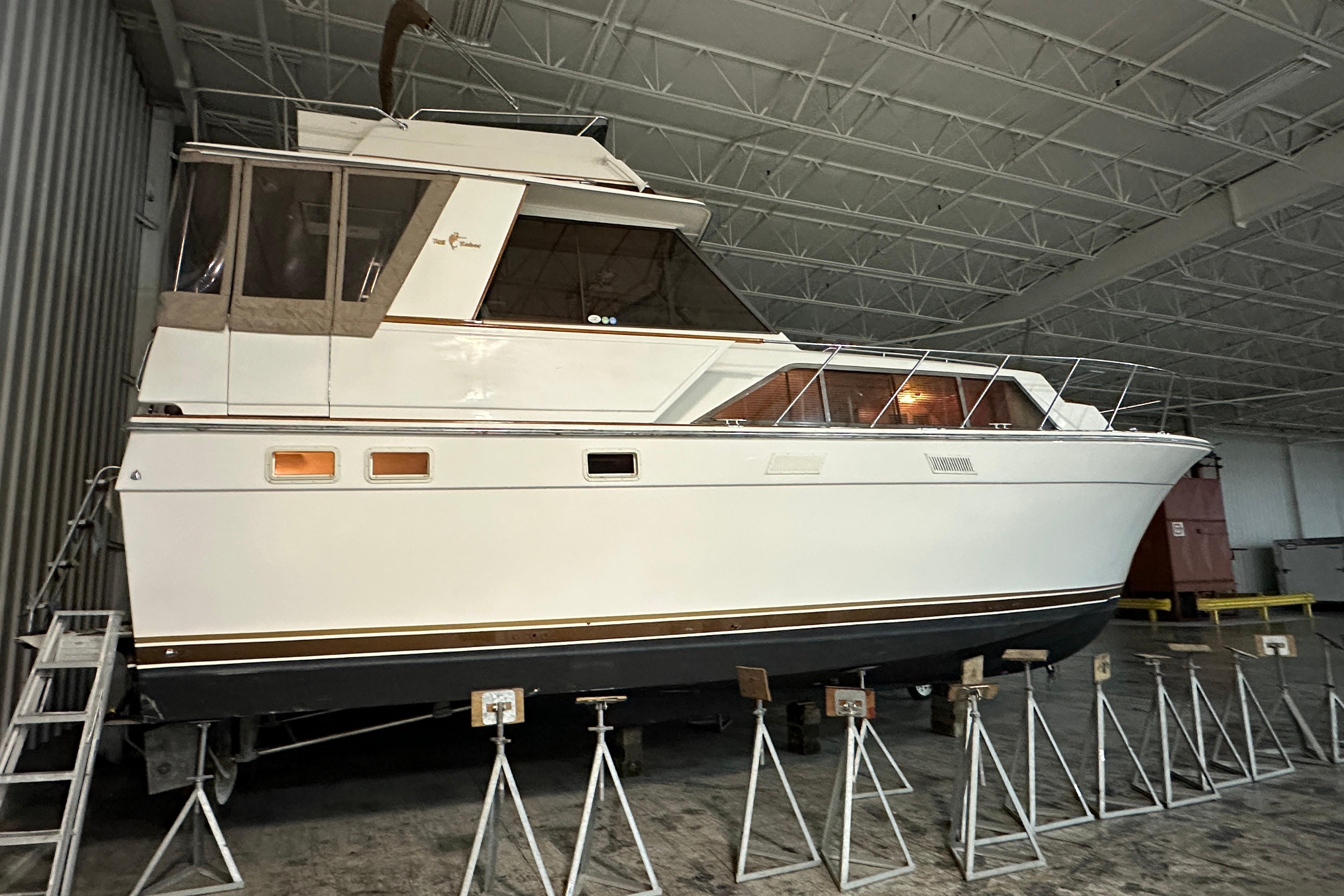 1982 Egg Harbor 42 Flybridge Motoryacht