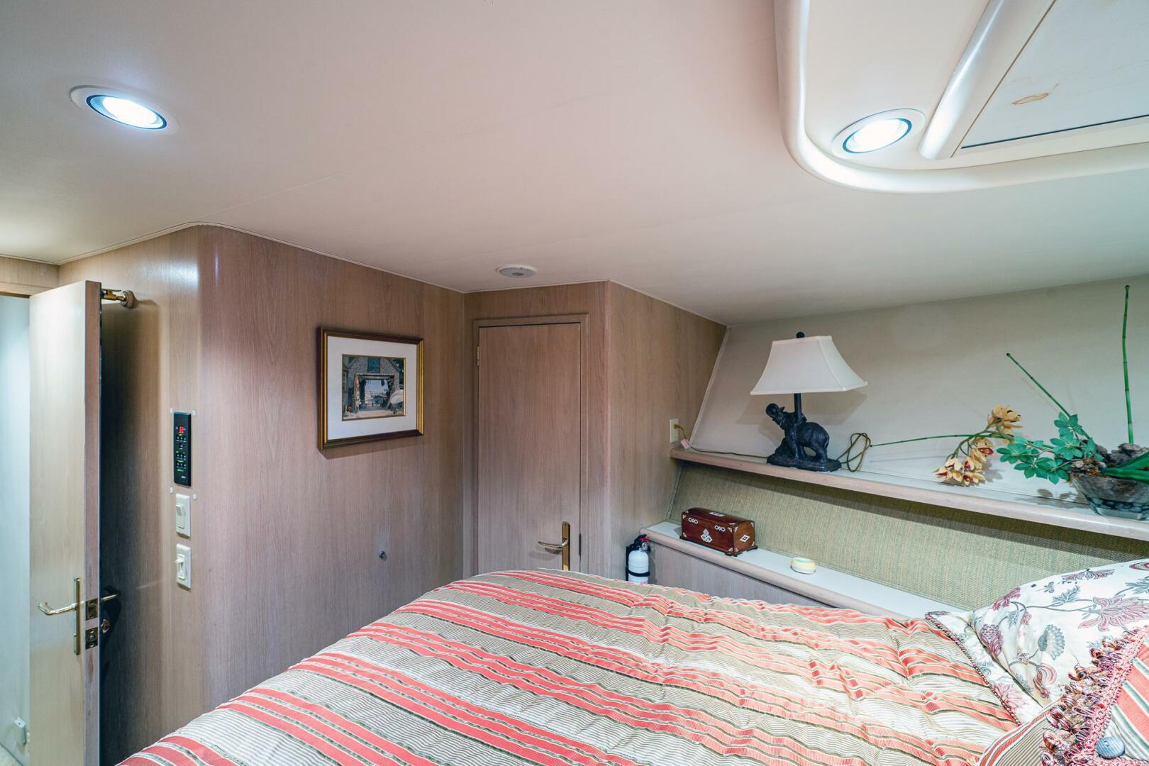 1997 Hatteras 65 Convertible - Image 38