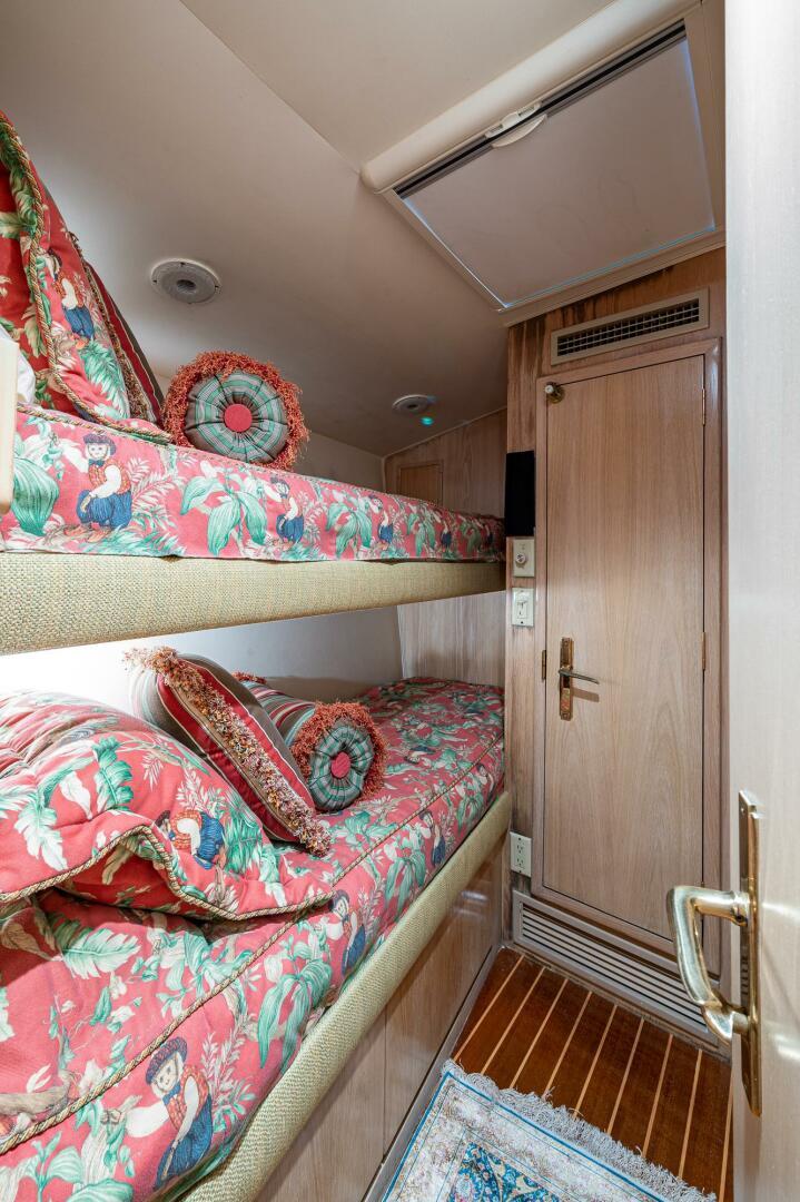 1997 Hatteras 65 Convertible - Image 43