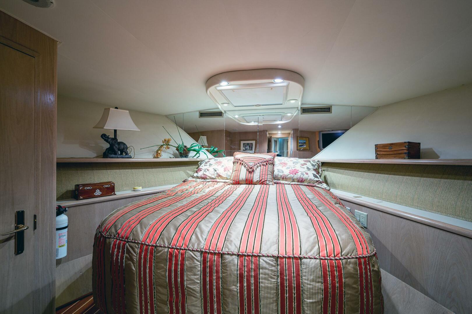 1997 Hatteras 65 Convertible - Image 37