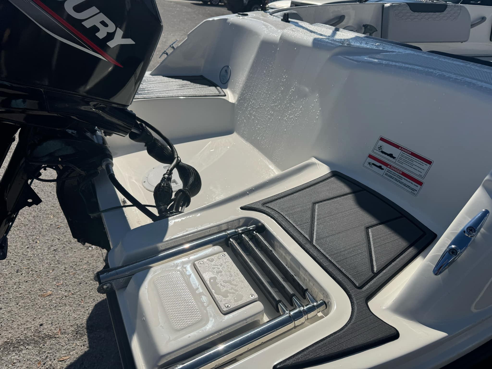 2023 Bayliner Element M15-8