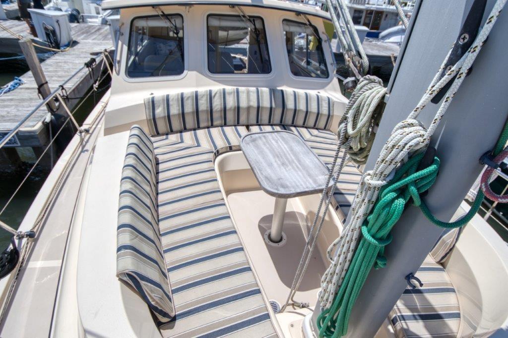Forward cockpit and table