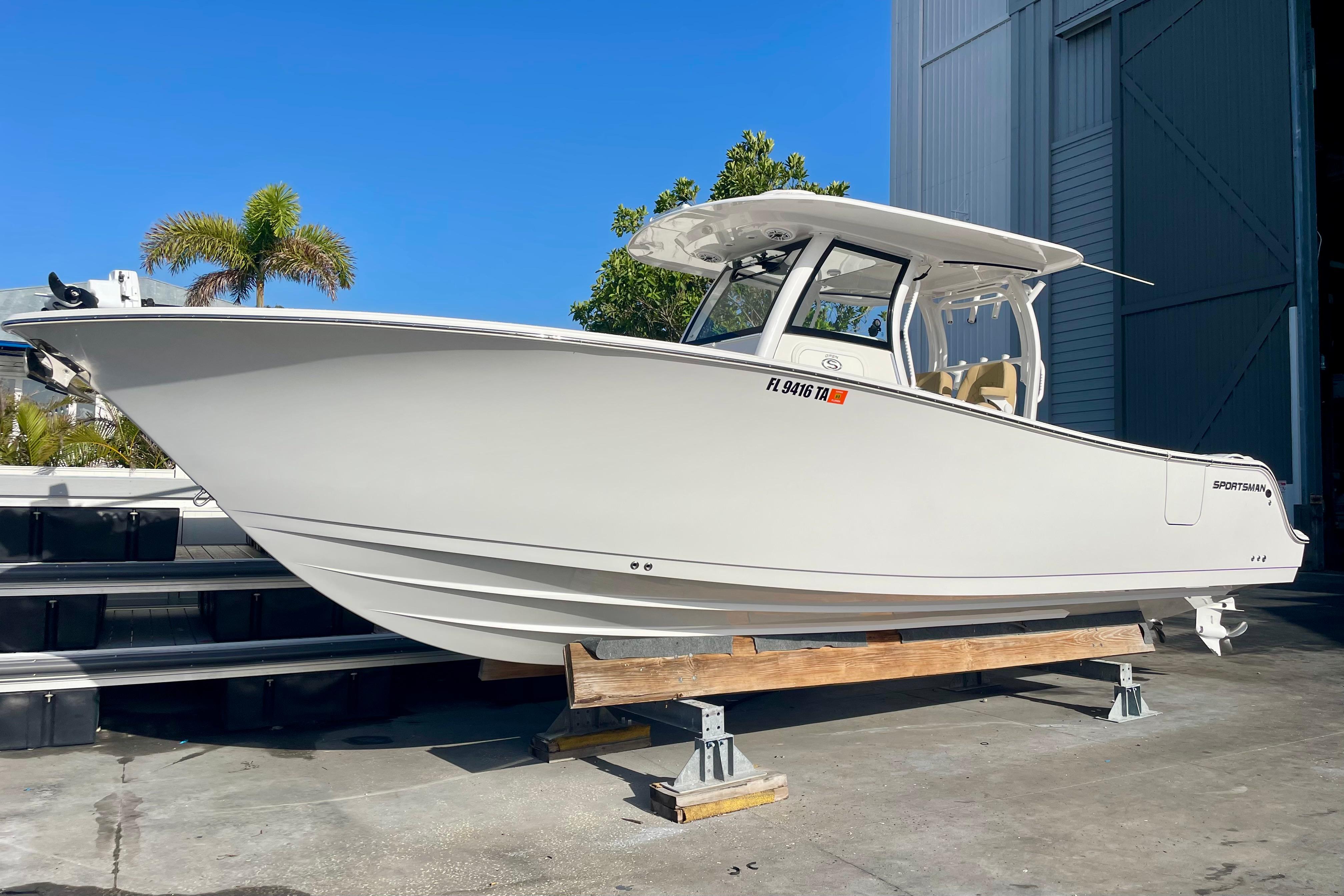 2021 Sportsman 302 OPEN