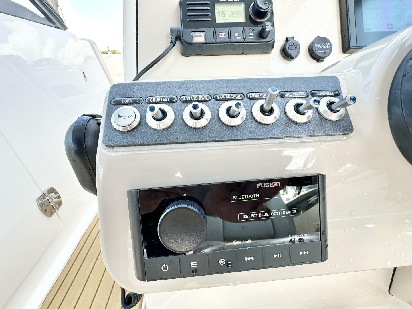 2019-boston-whaler-270-vantage-power-9751825-976510803-0-090420250811-11