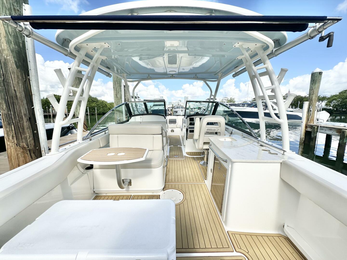 2019-boston-whaler-270-vantage-power-9751825-976510804-0-090420250811-14