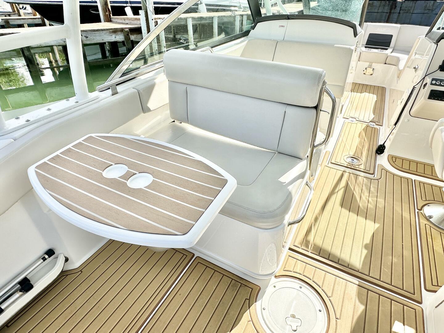 2019-boston-whaler-270-vantage-power-9751825-976510812-0-090420250811-4