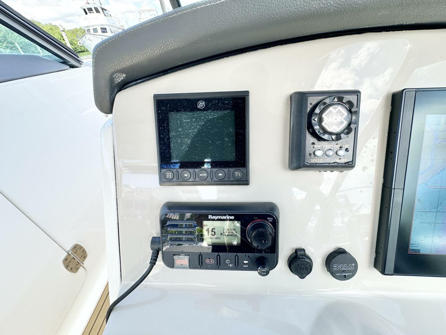 2019-boston-whaler-270-vantage-power-9751825-976510821-0-090420250811-10