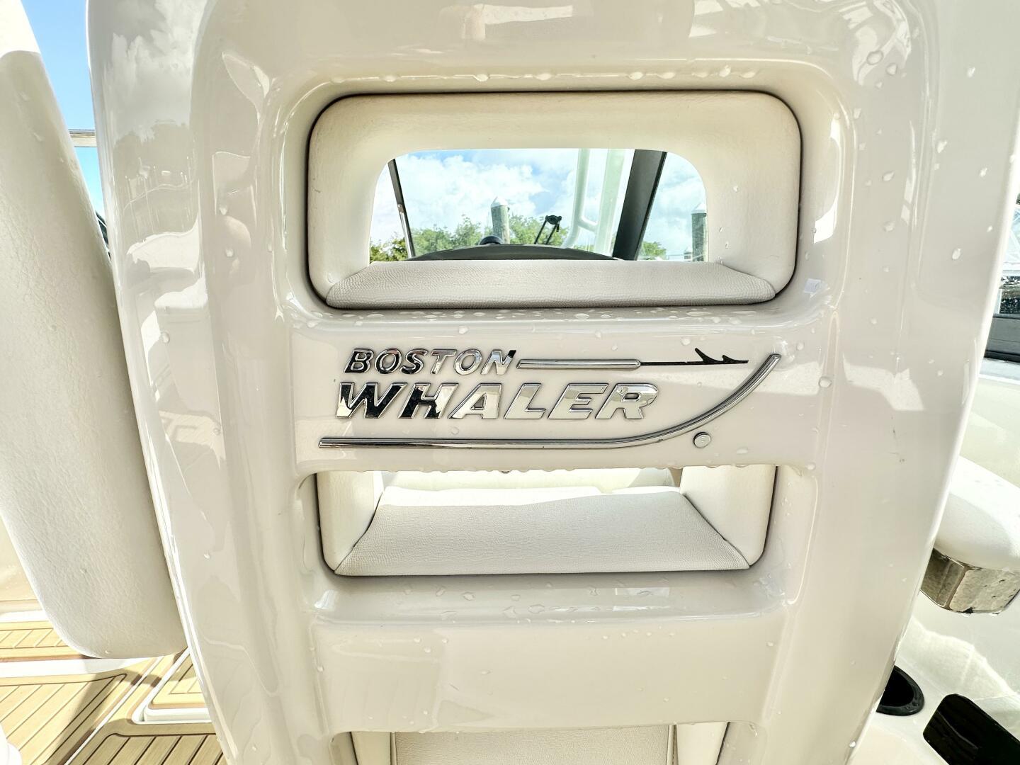 2019-boston-whaler-270-vantage-power-9751825-976510823-0-090420250811-8