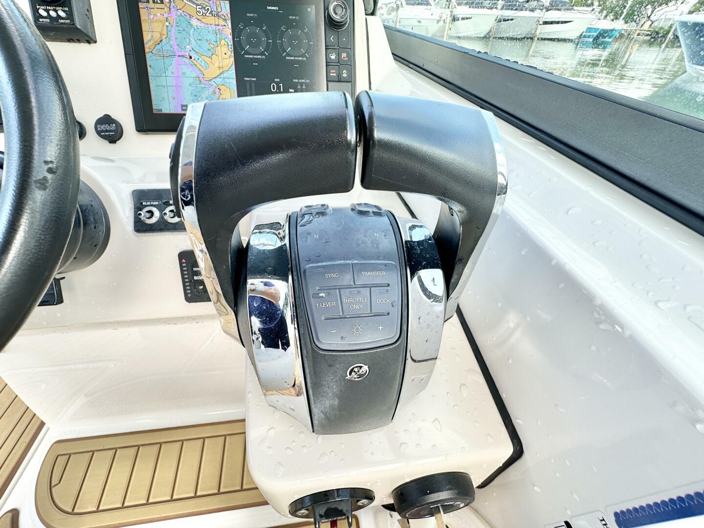2019-boston-whaler-270-vantage-power-9751825-976510827-0-090420250811-12