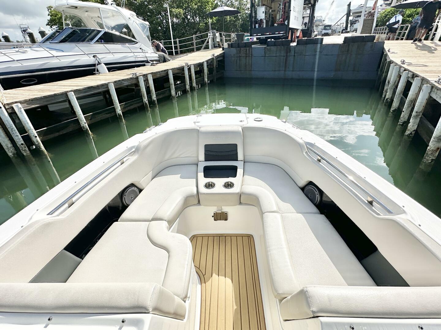 2019-boston-whaler-270-vantage-power-9751825-976510829-0-090420250811-6
