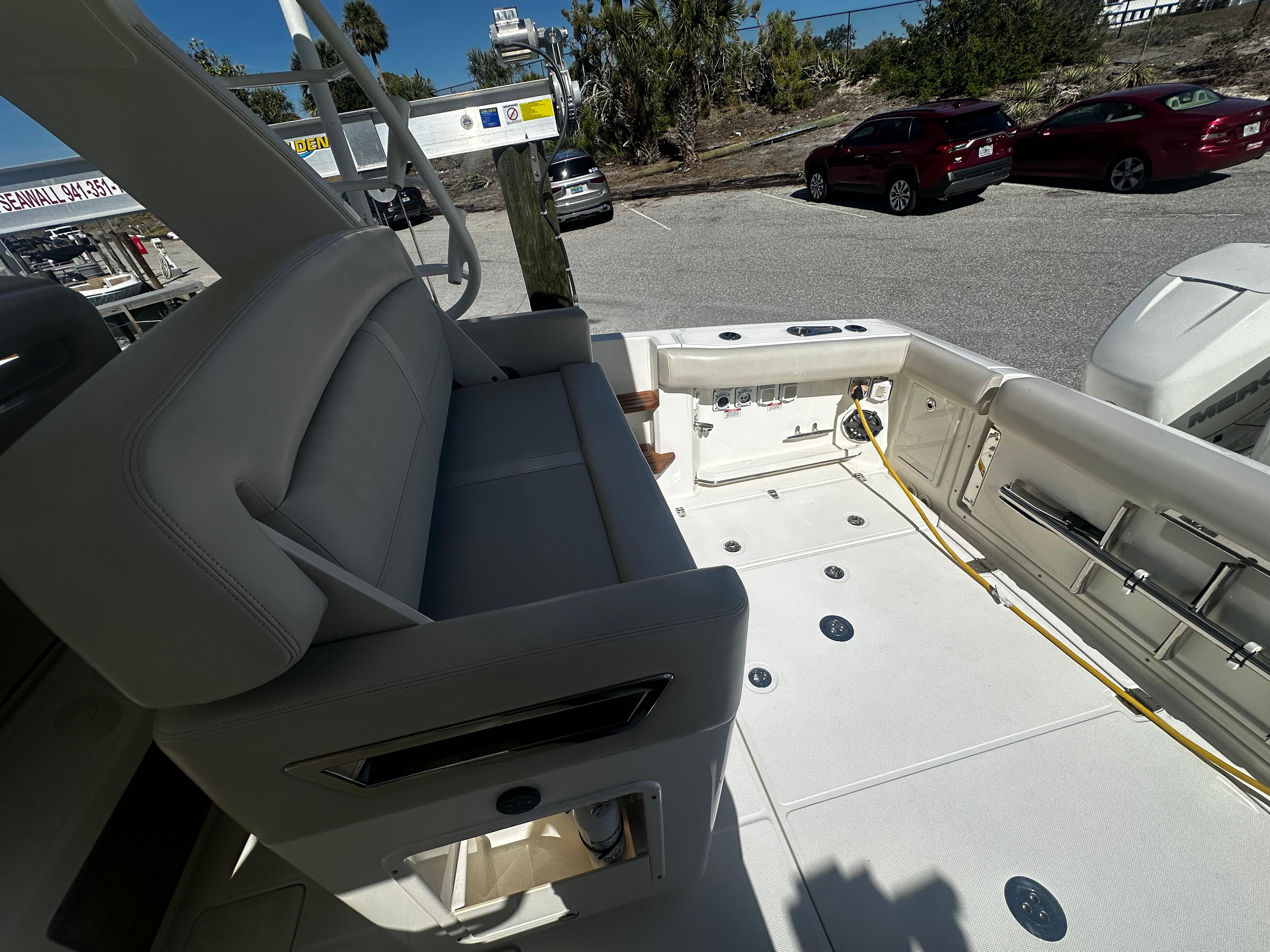 2021 Boston Whaler 380 Realm