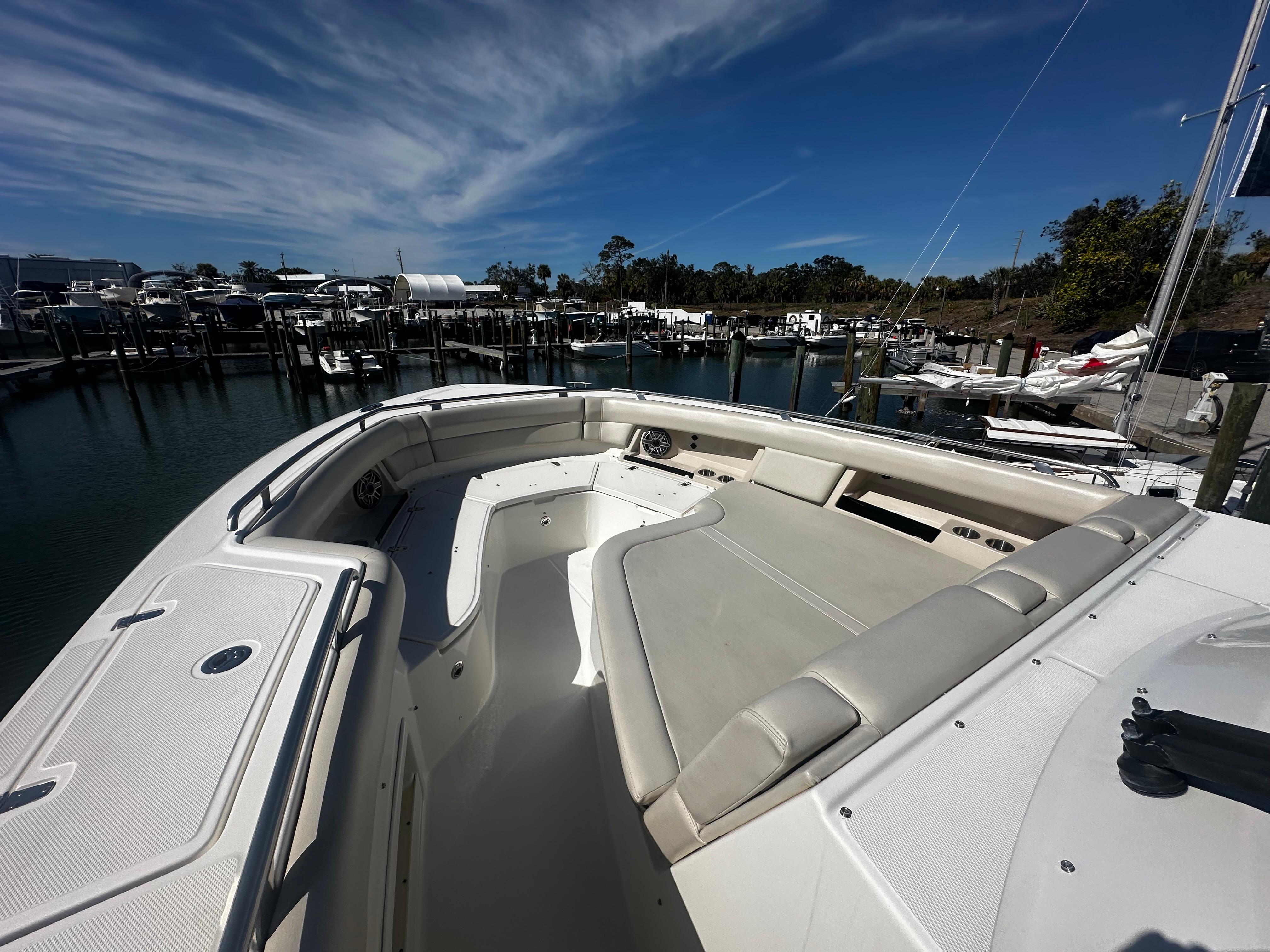 2021 Boston Whaler 380 Realm