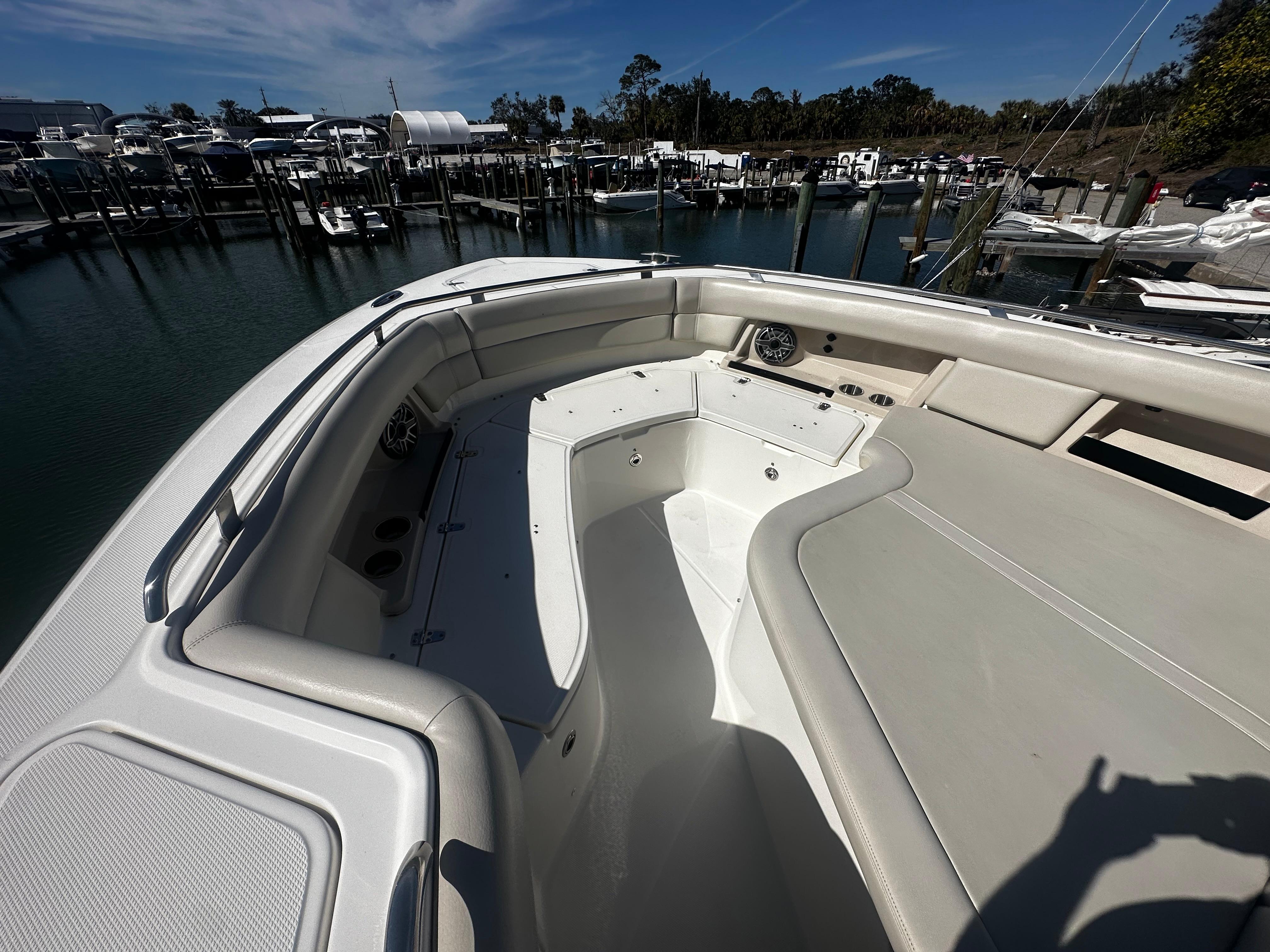 2021 Boston Whaler 380 Realm