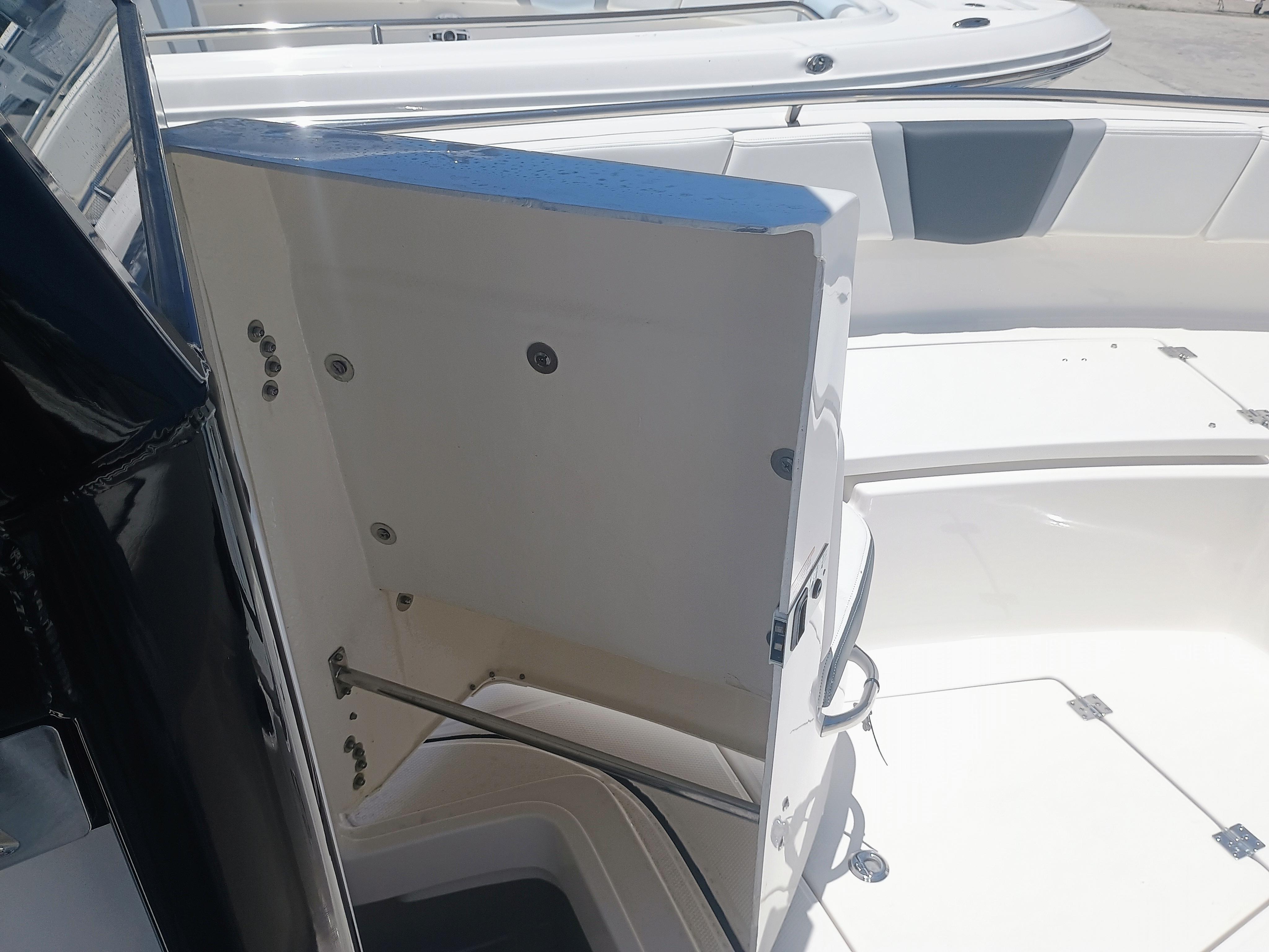 2024-robalo-r250-center-console-power-9771839-20250527112115009-1_XLARGE