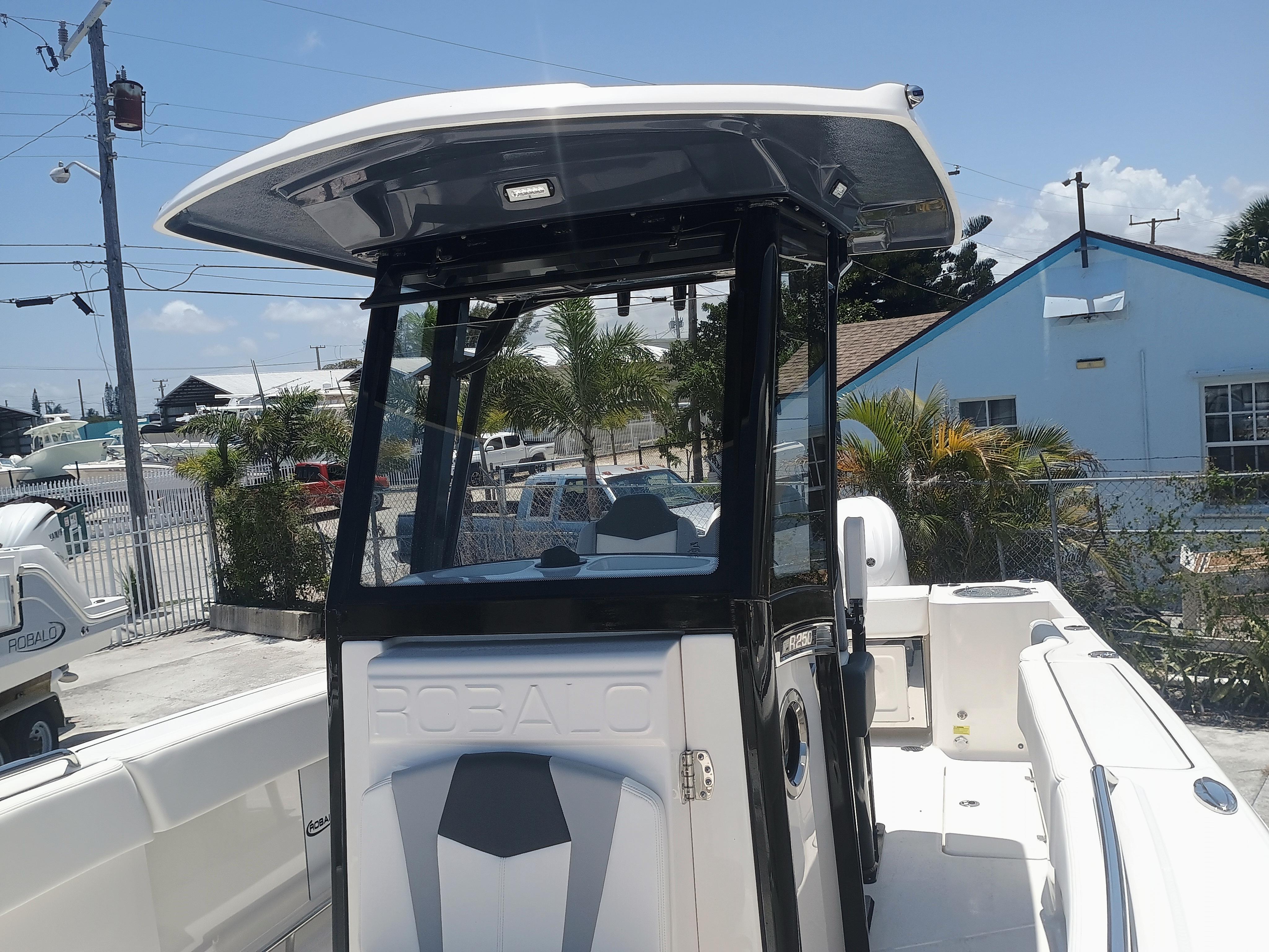 2024-robalo-r250-center-console-power-9771839-20250527112200854-1_XLARGE