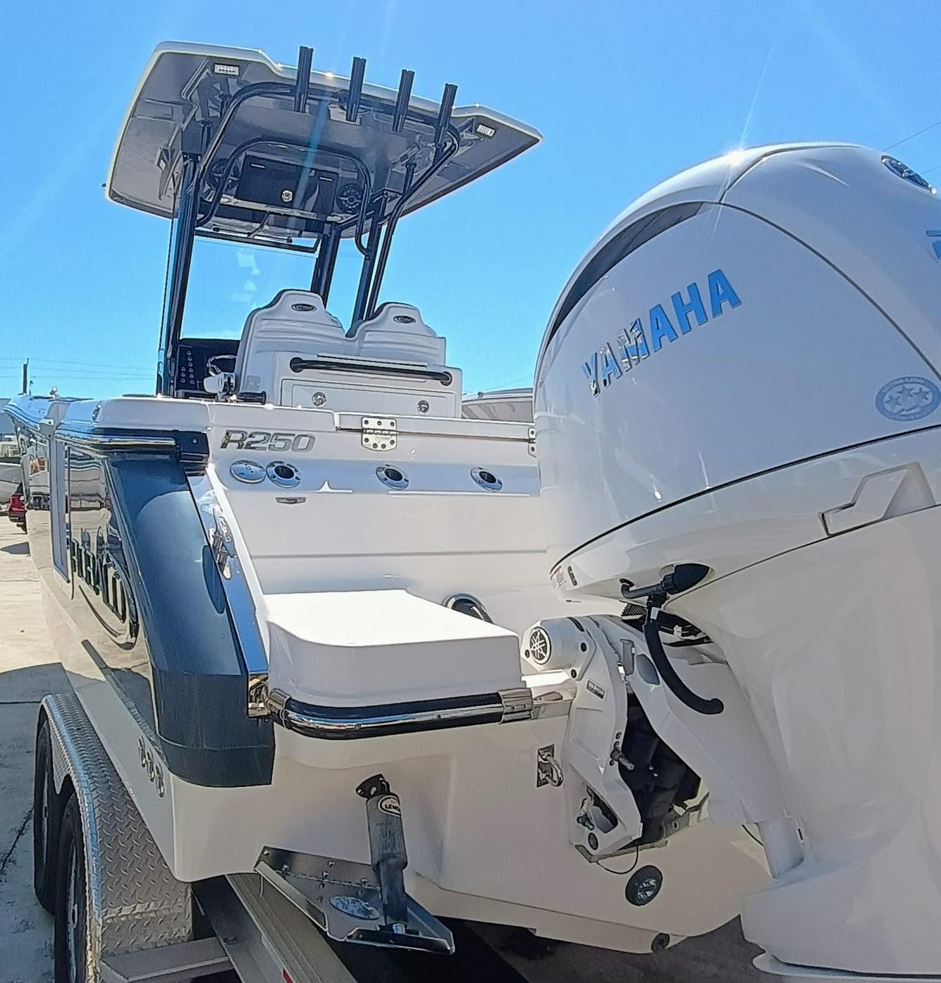 2024-robalo-r250-center-console-power-9771839-20250527112228822-1_XLARGE