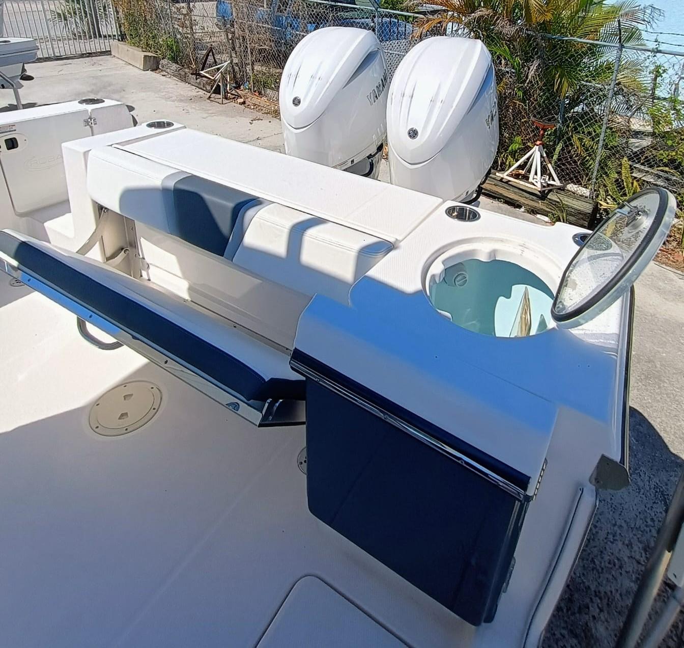 2024-robalo-r250-center-console-power-9771839-20250527112235379-1_XLARGE