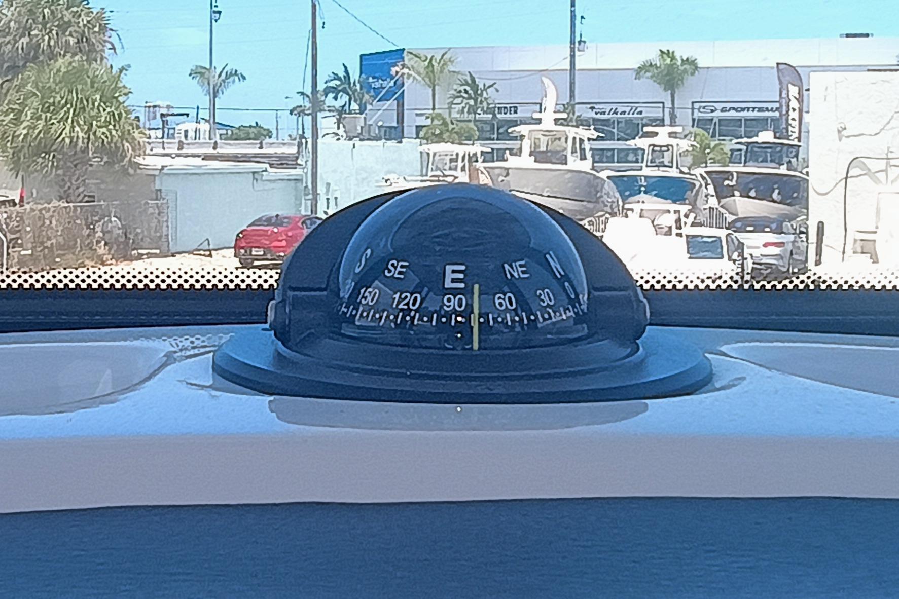 2024-robalo-r250-center-console-power-9771839-20250527112251536-1_XLARGE
