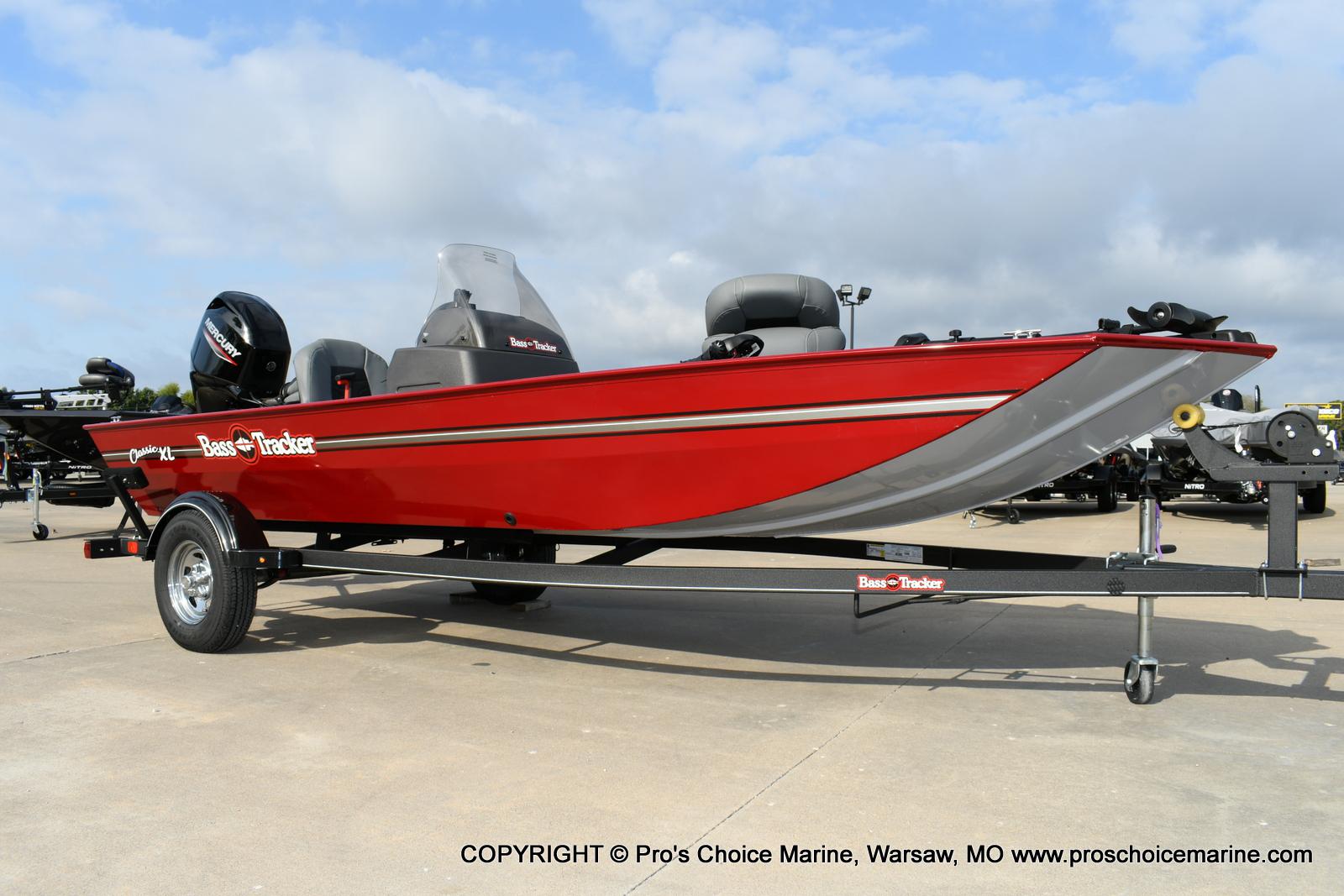 2022 Tracker Boats boat for sale, model of the boat is Bass Tracker Classic XL & Image # 2 of 50