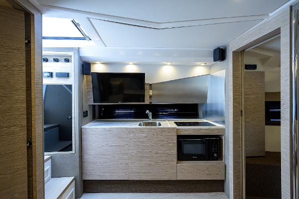 Azimut 40 Miss Rose - Galley, Sink, Cooktop, TV