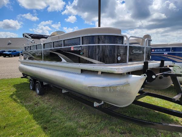 2011 Godfrey Pontoon boat for sale, model of the boat is sweetwater 220 & Image # 3 of 20