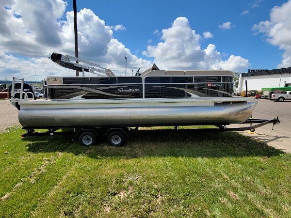 2011 Godfrey Pontoon boat for sale, model of the boat is sweetwater 220 & Image # 4 of 20