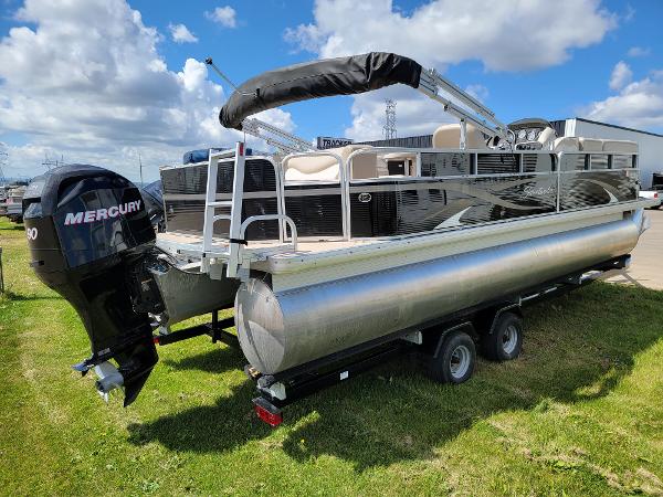2011 Godfrey Pontoon boat for sale, model of the boat is sweetwater 220 & Image # 5 of 20