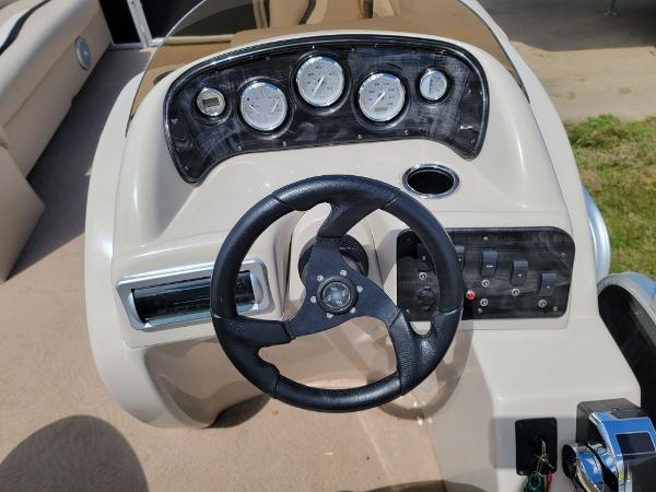 2011 Godfrey Pontoon boat for sale, model of the boat is sweetwater 220 & Image # 17 of 20