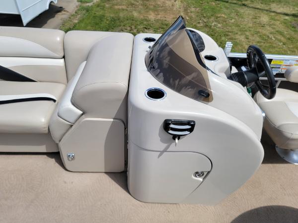 2011 Godfrey Pontoon boat for sale, model of the boat is sweetwater 220 & Image # 18 of 20